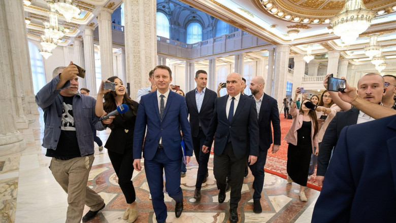 Bucharest, Romania. 18th Sep, 2026: Siegfried Muresan (C-L), Romania's prime minister candidate, arrives at the Romanian Senate. Muresan, National Liberal Party (PNL) MEP, is the third candidate nominated by the Romanian president in an attempt to secure