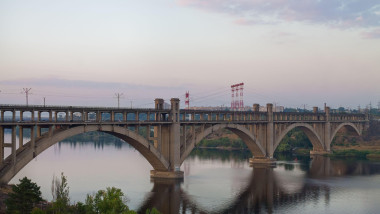 Bridge between the town Zaporozhye and the island of Khortytsya at sunset