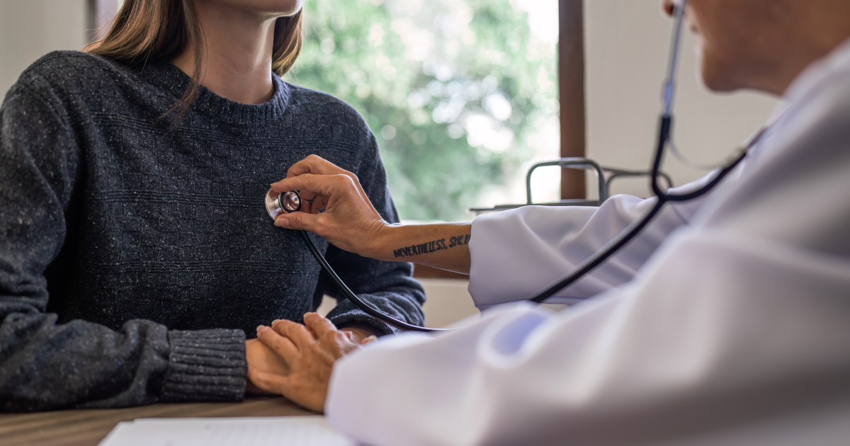Când sunt bătăile neregulate ale inimii un semnal de alarmă: medicii explică simptomele pe care nu trebuie să le ignori