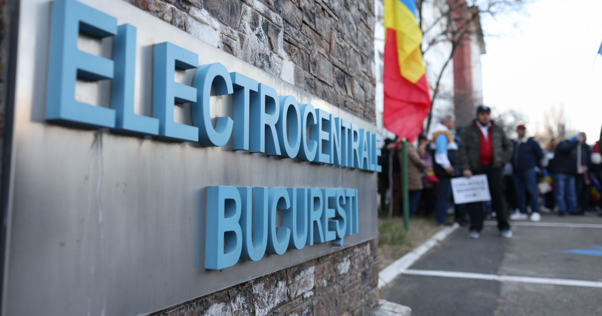 Sute de angajați ELCEN protestează în fața Ministerului Energiei ...