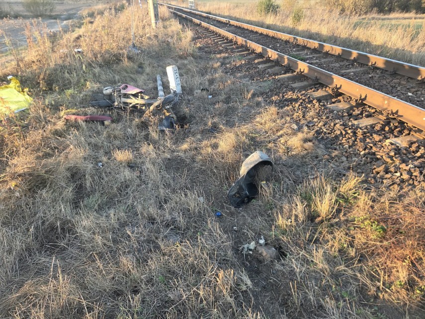 Accident grav în Harghita: Doi băieți de 15 și 16 ani au murit după ce motocicleta pe care se aflau a fost lovită de tren