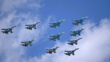 Avioane de luptă Su-35, Su-34 și Su-30.