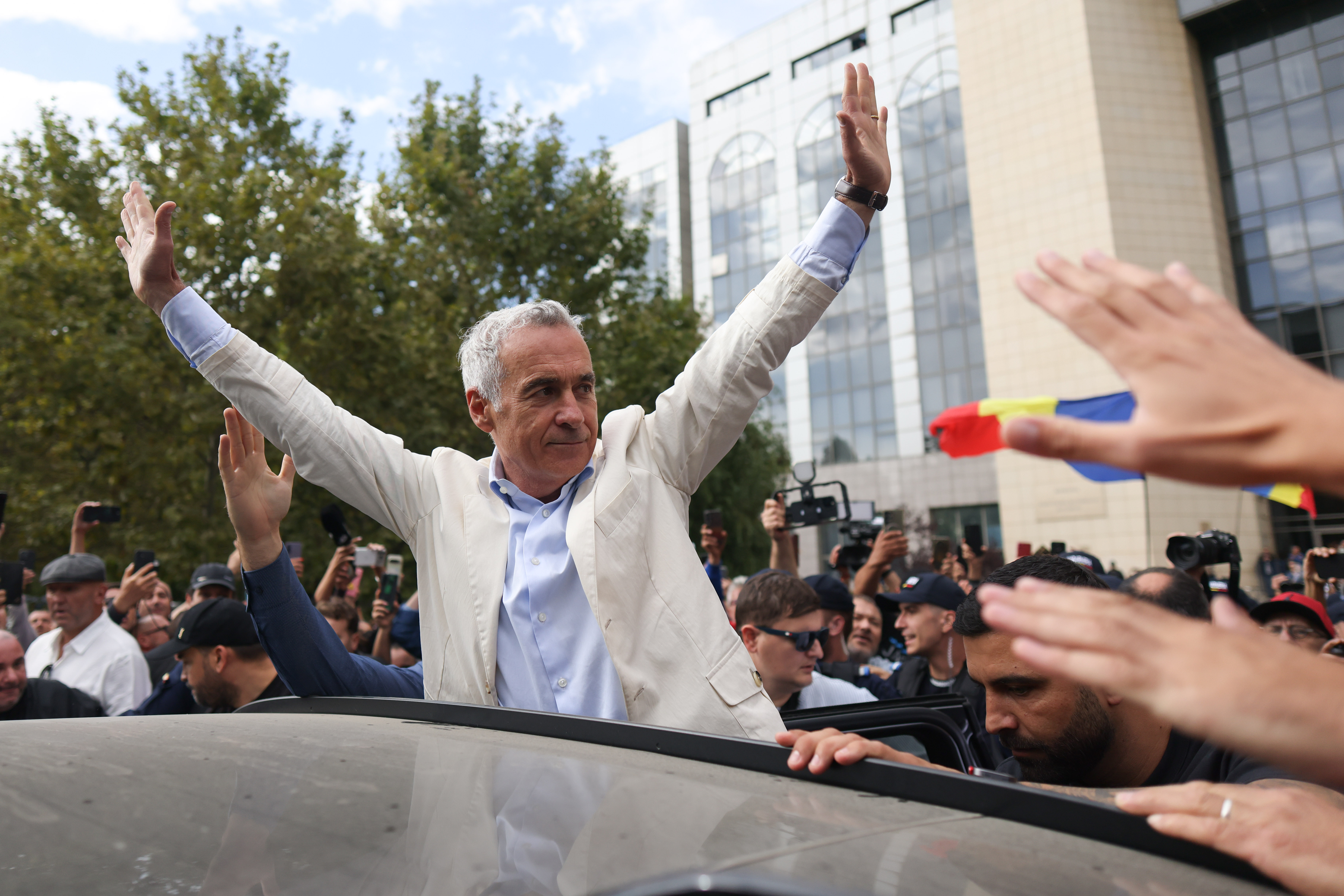 Fotografie ilustrativă pentru: Călin Georgescu află decizia Curții de Apel București privind eliberarea din arest preventiv