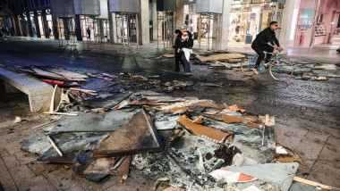 Milan: Damage caused by clashes between protesters and police during the "Italia in Piazza" demonstration against the high cost of living in the city center