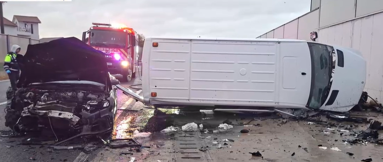 Accident grav între un microbuz și o mașină în județul Constanța: 8 persoane au fost rănite