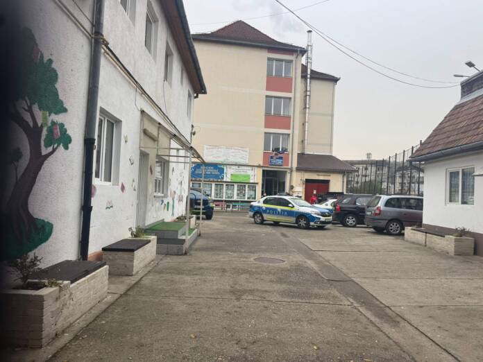 Atacul de la școala din Bistrița ar fi avut la bază ura rasială. Inspector-șef școlar: „Căuta un elev de altă etnie”