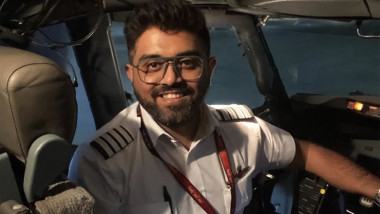 pilotul indian Smit Machchhar, comandantul zborului FZ 1073 al companiei flydubai. Foto: Profimedia