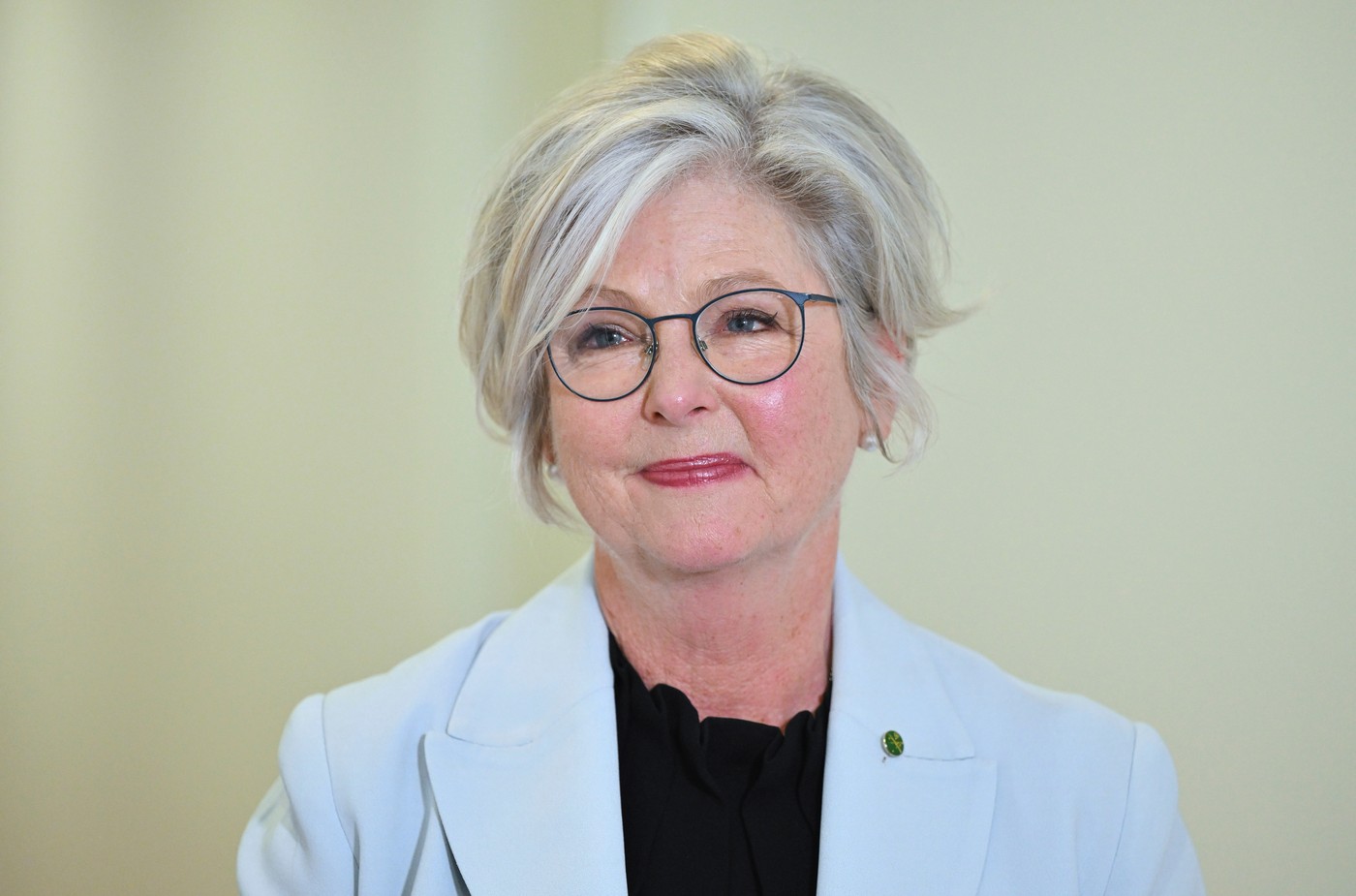 Deputată din Australia, lovită intenționat de o mașină în fața biroului său: femeia se află în stare critică