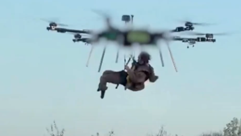 Premieră „istorică” pe frontul din Ucraina. Un soldat rănit a fost evacuat cu o dronă aeriană folosită pentru atacuri