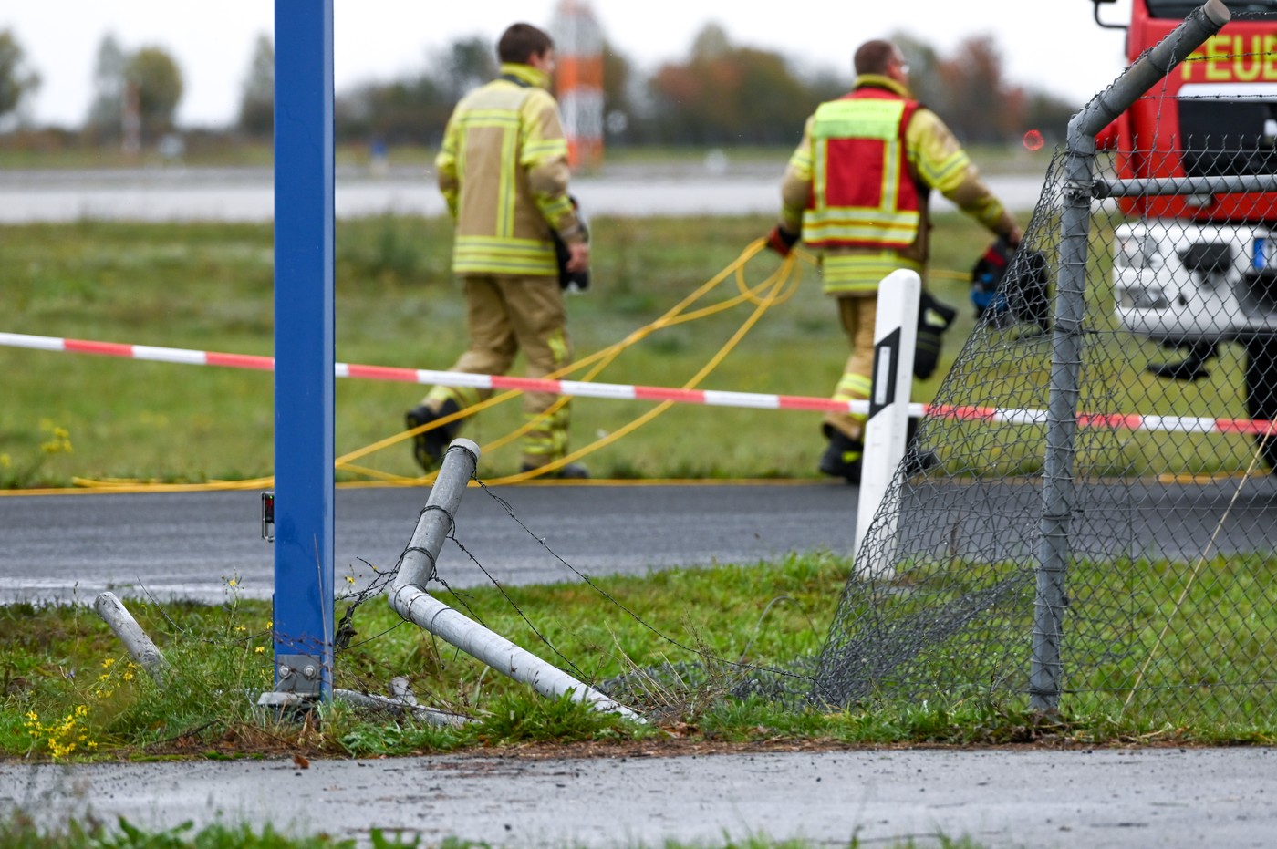 Doi bărbaţi s-au predat după ce un gard de securitate de pe aeroportul din Leipzig a fost avariat
