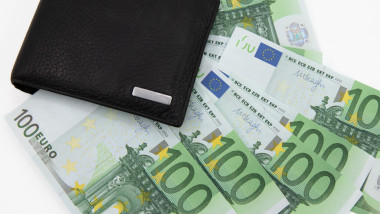 portofel negru banconote euro bani