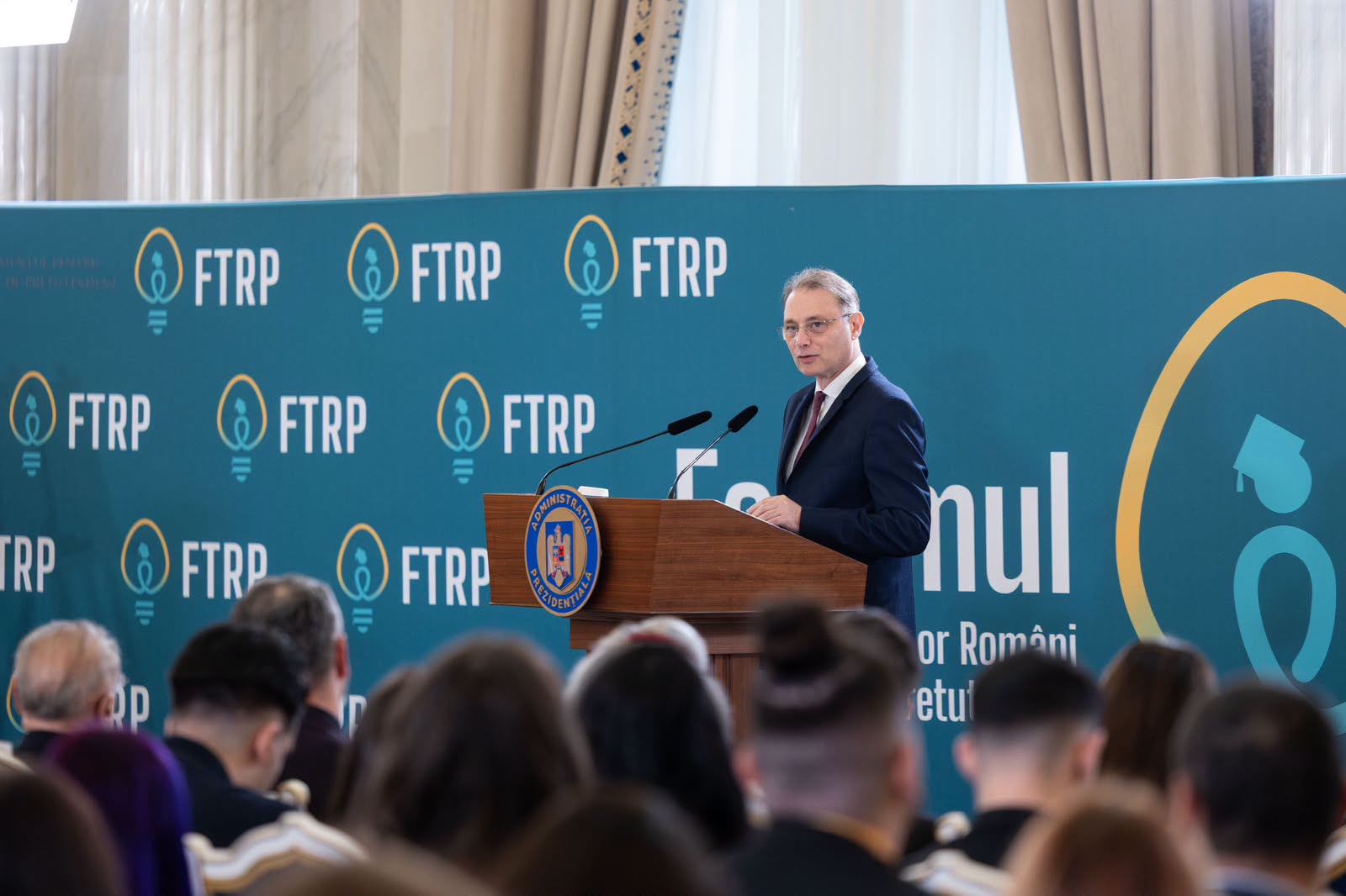 Luca Niculescu, mesaj pentru tinerii din diaspora: „Oriunde s-ar afla, să simtă că România rămâne și țara lor”
