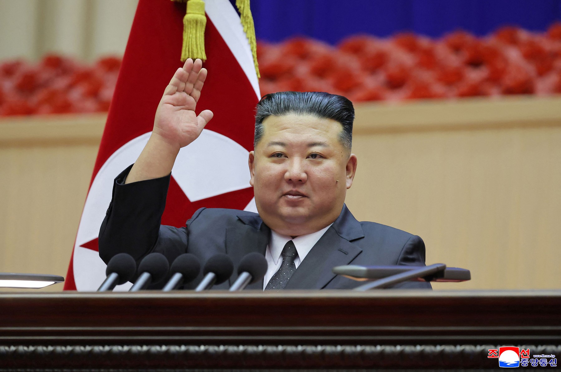 Kim Jong Un a trecut granița în China pe un pod deschis la 12 ani de la finalizare. Întâlnire la nivel înalt la Dandong