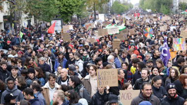 Protest near Porte d'Italie amid ongoing protests in Paris