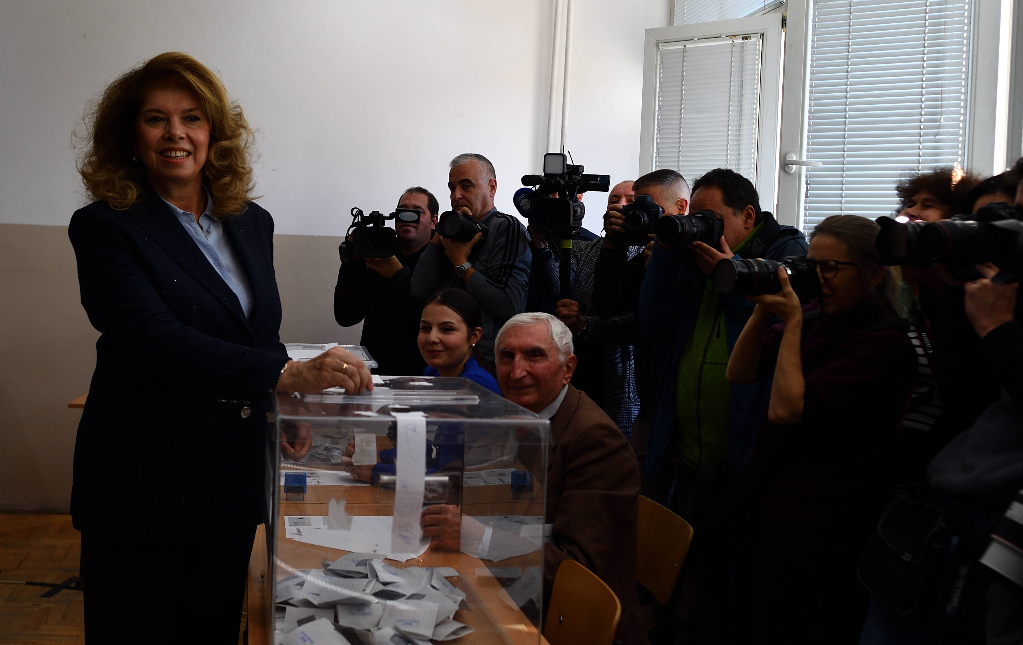 Bulgaria: Președinta în exercițiu conduce în primul tur al alegerilor prezidențiale, arată sondajele la ieșirea de la urne