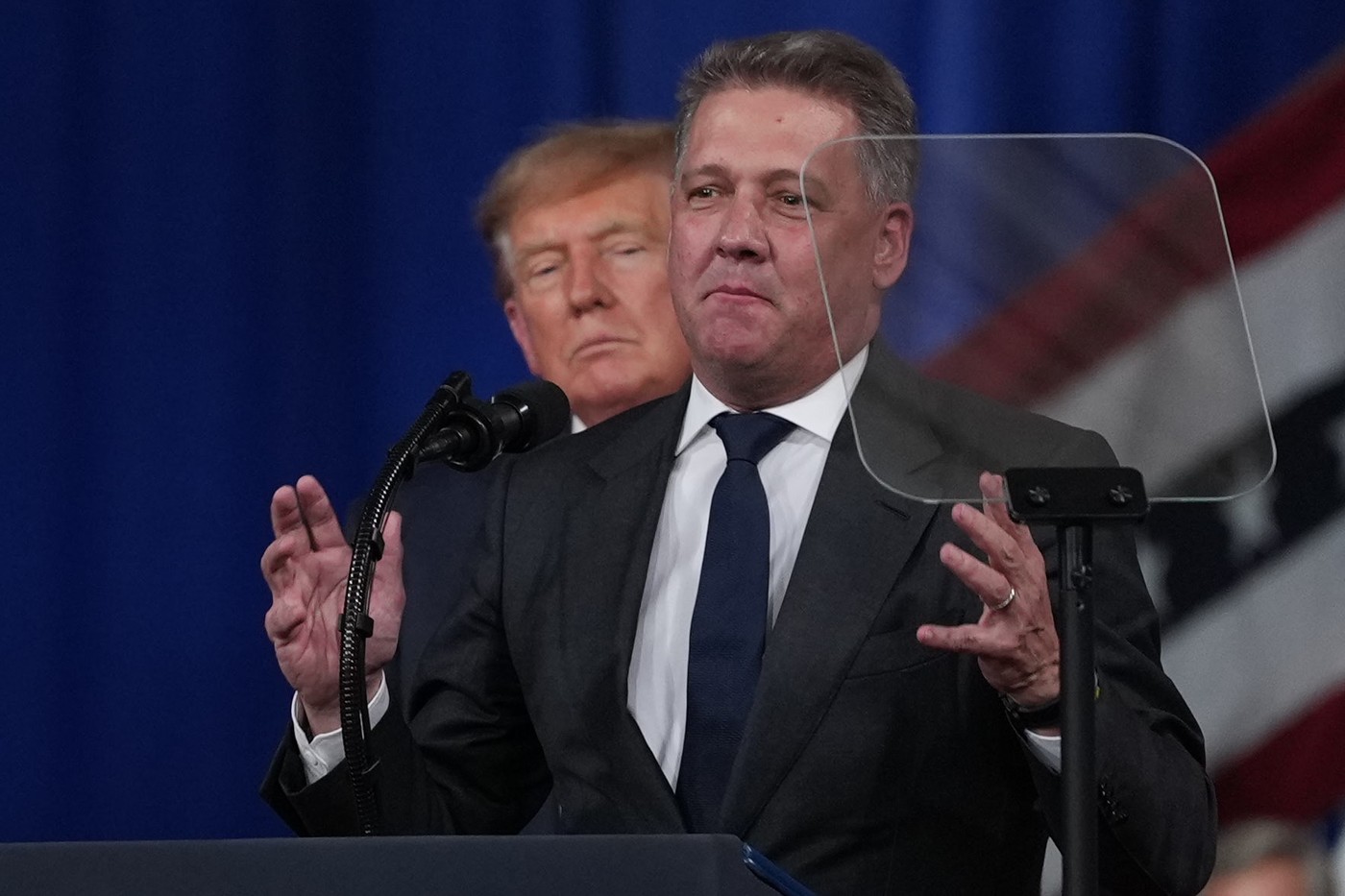„Extrem de jenant şi inacceptabil”. Participarea șefului Audi la un miting electoral alături de Trump a stârnit furie în Germania