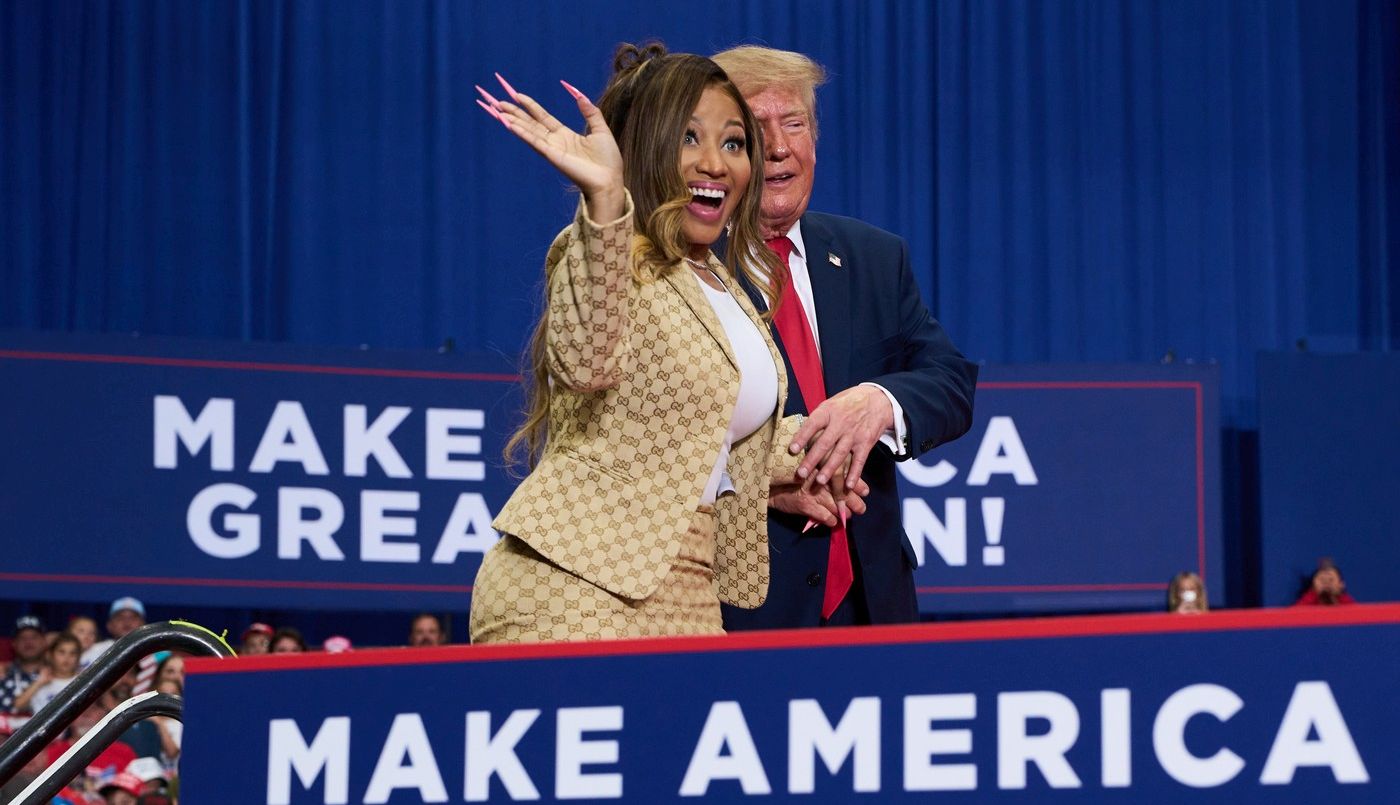 Donald Trump laudă posteriorul lui Nicki Minaj, la un miting electoral în Michigan: „diabolic de magnific” și „e greu de ratat”