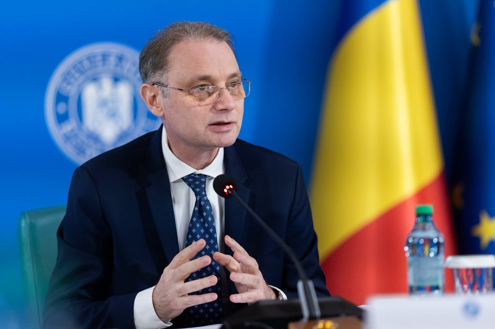 Niculescu, la întâlnirea cu mediul de afaceri: Trebuie să repornim motoarele economiei, să îi ajutăm pe cei care oferă locuri de muncă