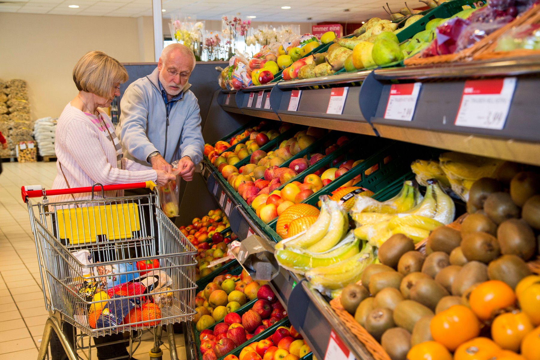 Unul dintre fructele nelipsite din supermarketuri s-ar putea scumpi. Războaiele și El Nino pun presiune pe producători