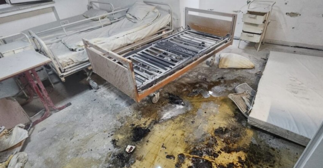 Incendiu la Secția de Psihiatrie a Spitalului Județean Reșița. 16 pacienți evacuați și o femeie rănită. De la ce ar fi pornit focul
