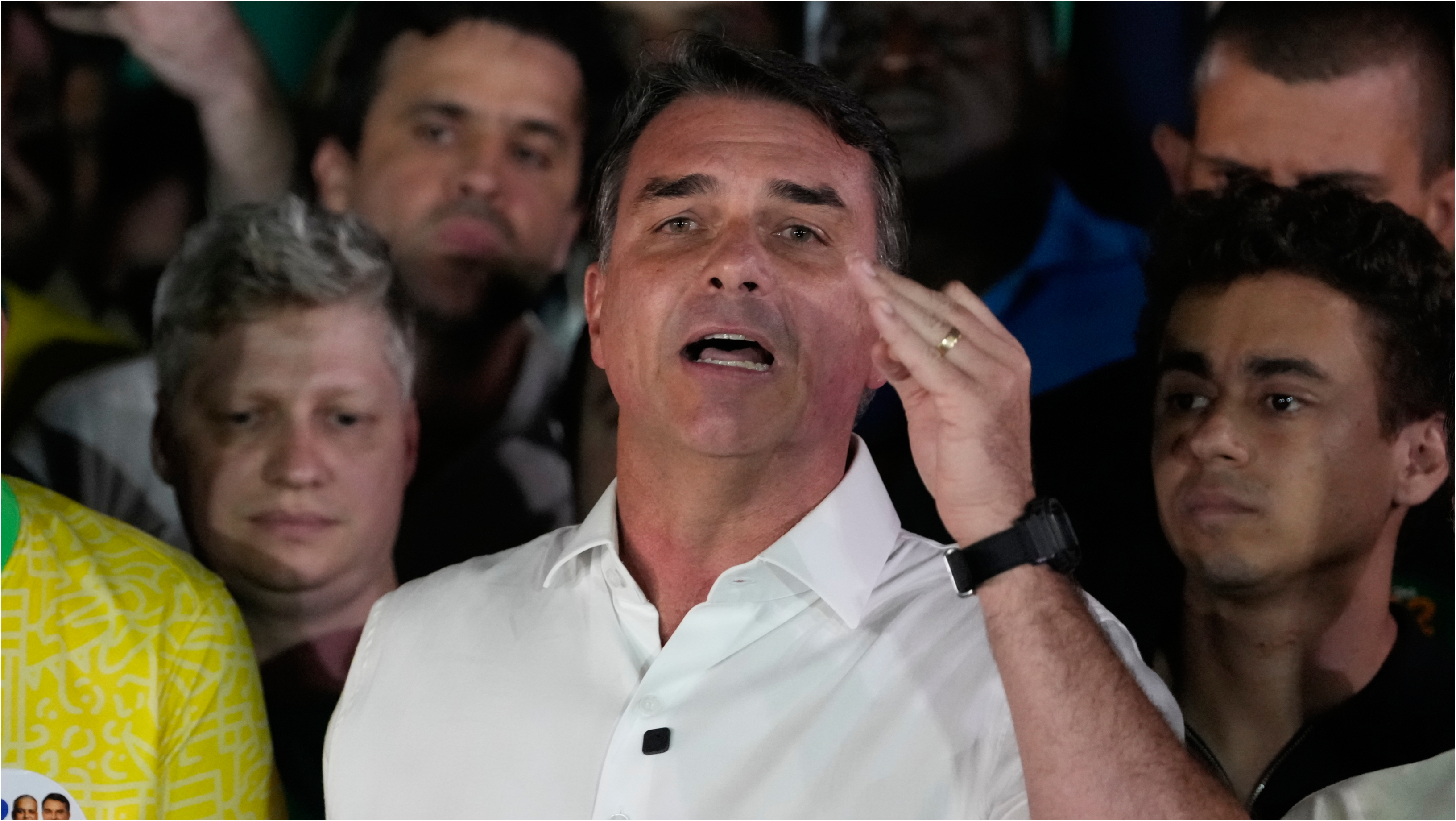 Flavio Bolsonaro ar fi părăsit Brazilia pentru SUA. Pașapoartele sale au fost anulate, după ce acesta nu a predat documentele poliției