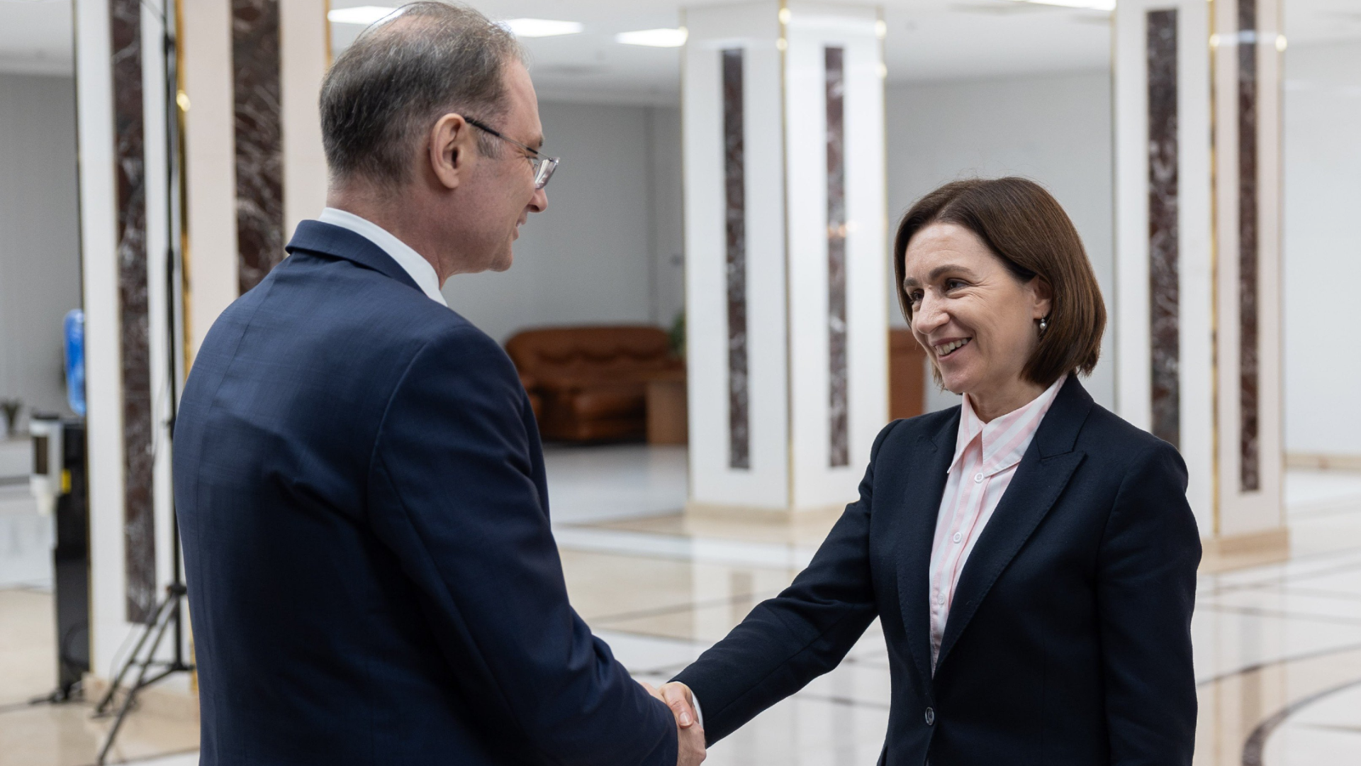 Mesajul lui Luca Niculescu după întâlnirea cu Maia Sandu, la Chișinău: „Viitorul Republicii Moldova este în familia europeană”