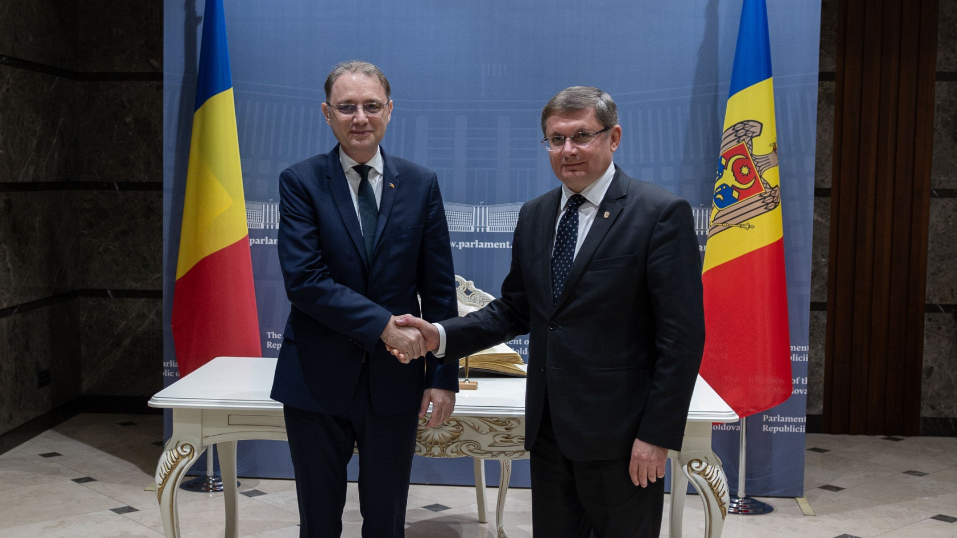 România și Republica Moldova își coordonează acțiunile împotriva atacurilor hibride și incursiunilor cu drone. Anunțul premierului
