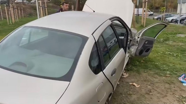 O maşină a pătruns într-un loc de joacă pentru copii, în Bistrița. Șoferiţa, resuscitată