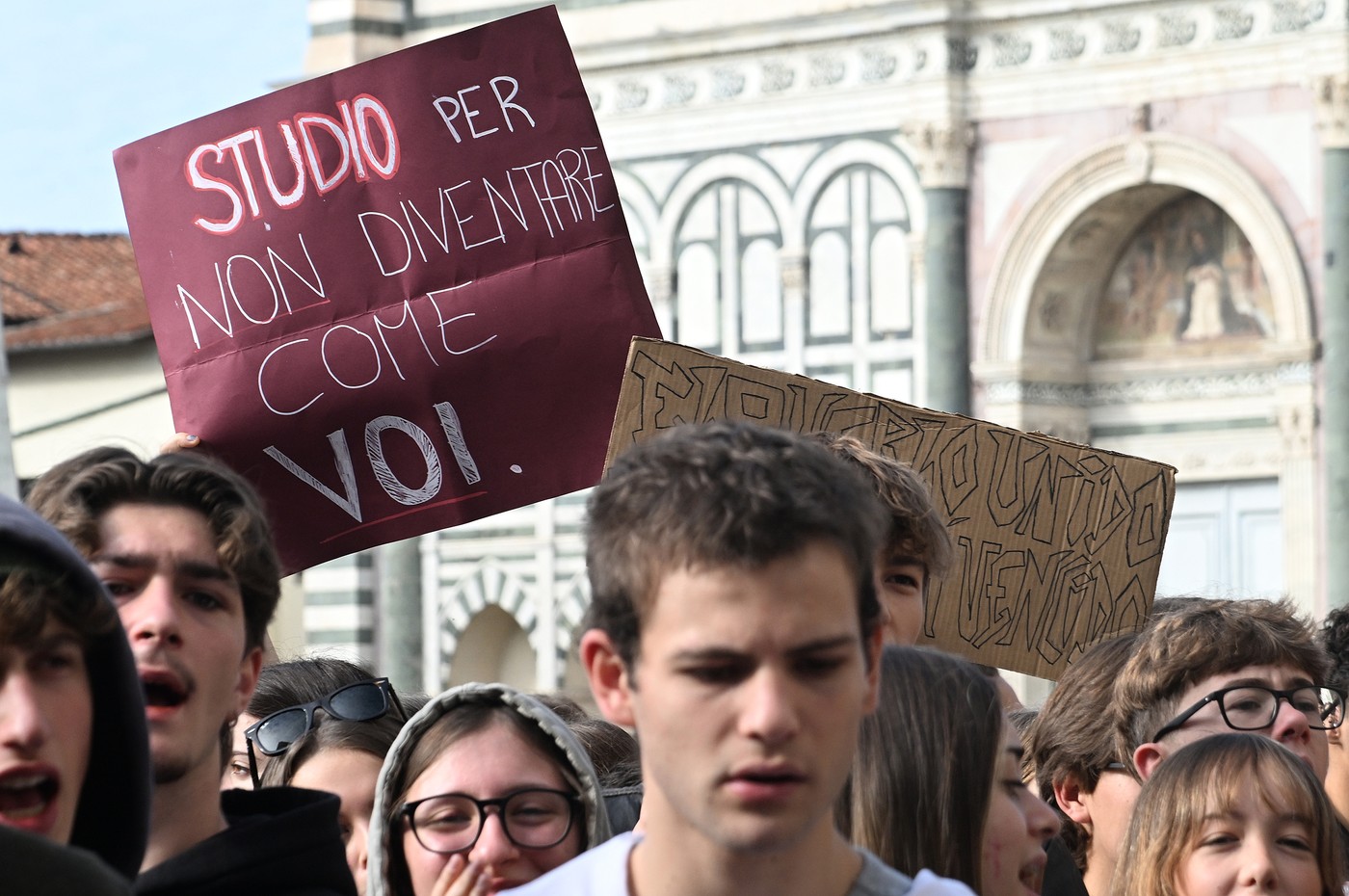 Culisele protestelor din Italia. Ce-i mână pe tineri în luptă: prețuri crescânde și speranțe în scădere. „Îmi blocați viitorul!”