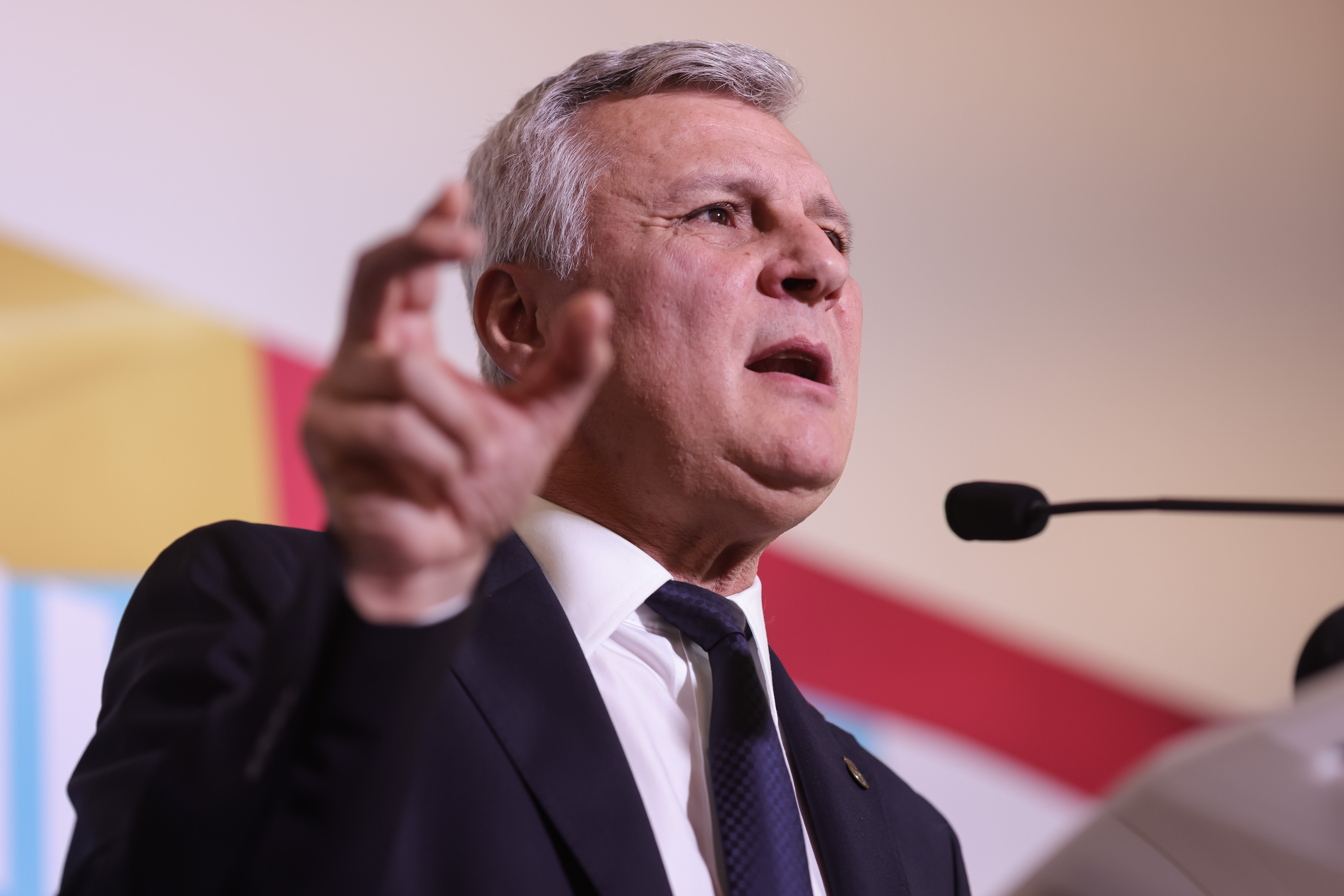 Sume uriașe necheltuite la Ministerul Economiei, potrivit lui Daniel Zamfir: execuție bugetară sub 25% la investiții și turism