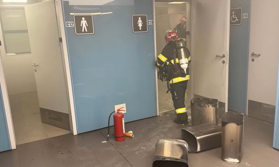 Incendiu la aeroportul Otopeni. Focul ar fi fost pus intenționat de o femeie