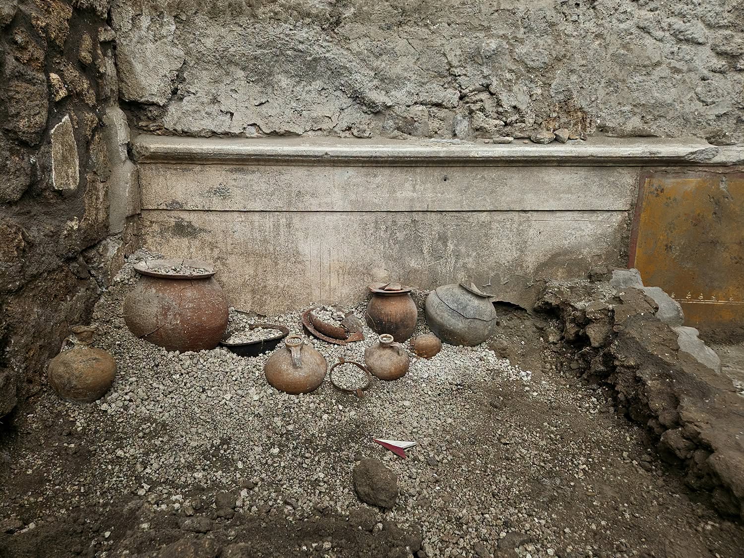 O nouă descoperire importantă în Pompei: Ce conținea dulapul unei femei din orașul antic