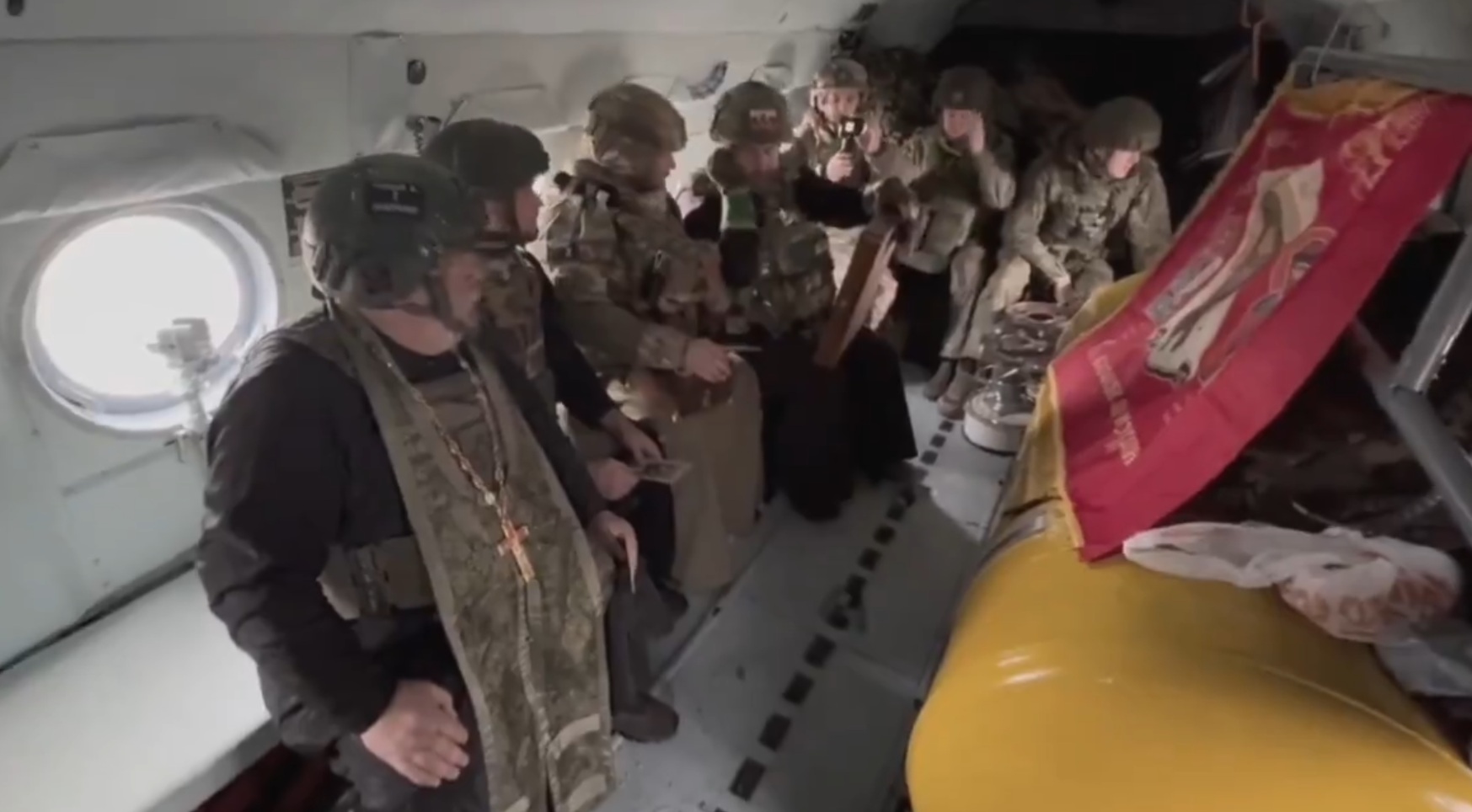 Patriarhul rus a trimis preoți cu moaște într-un elicopter deasupra frontului unde Moscova a pierdut teritorii după Operațiunea Vivaldi