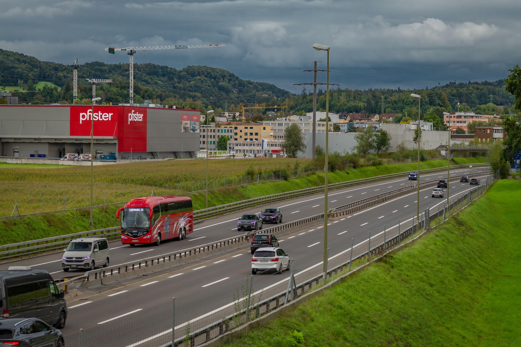 Elveţia ia în calcul reducerea vitezei maxime pe autostrăzile sale la 80 km/h. Motivul pentru care s-ar putea lua această decizie