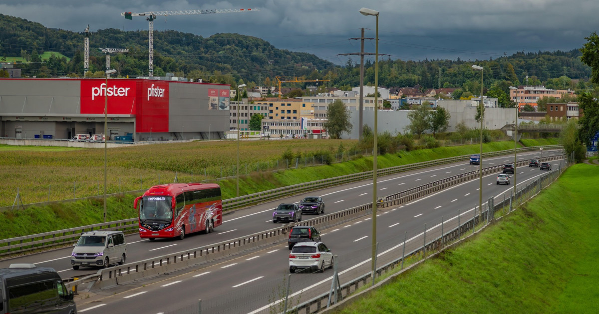 Image accompanying Elveţia ia în calcul reducerea vitezei maxime pe autostrăzile sale la 80 km/h. Motivul pentru care s-ar..., from Digi24