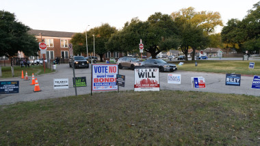 Early Voting Starts In Dallas TX (Morning Photos) - 19 Oct 2026