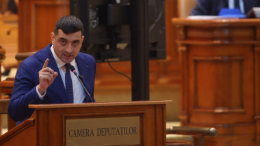 Ședința în plenul reunit al Camerei Deputaților și Senatului în care se dezbate și votează învestirea guvernului condus de Luca Niculescu, la Palatul Parlamentului din București, 20 octombrie 2026.