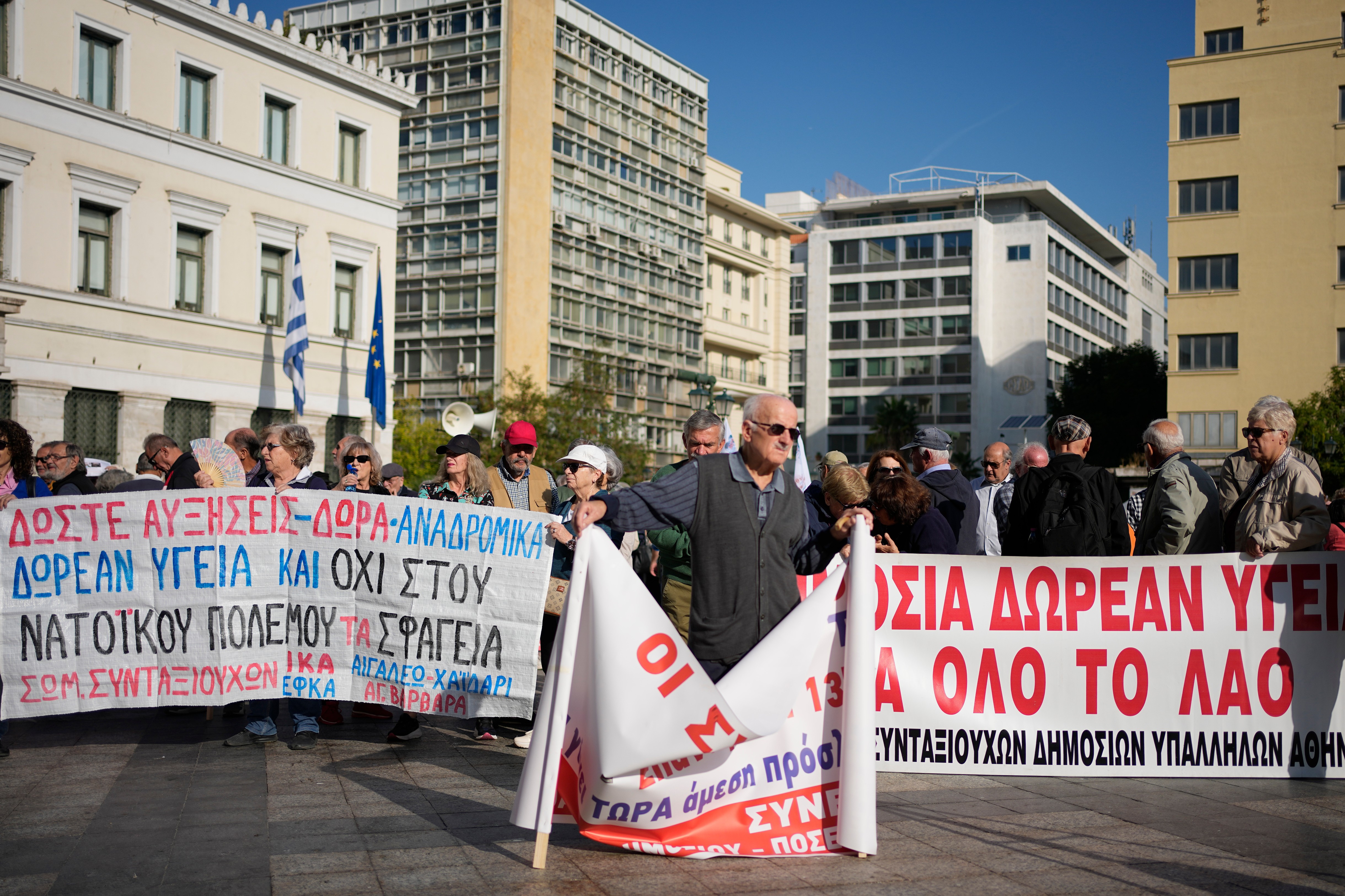Protestele se extind în Europa: organizațiile studențești și sindicatele din Grecia organizează astăzi demonstrații și greve