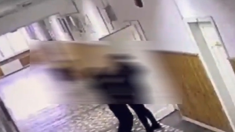 Noi date din ancheta atacului de la Bistrița: procurorii au făcut percheziții în camera elevului de 13 ani. Va fi audiată și mama lui
