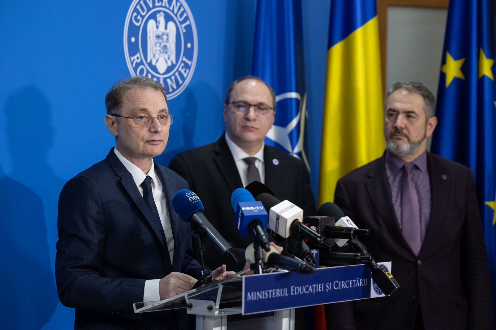 Luca Niculescu anunţă „un plan concret de acțiune” pentru siguranţa elevilor şi profesorilor. „E linia roşie de la care nu ne abatem”