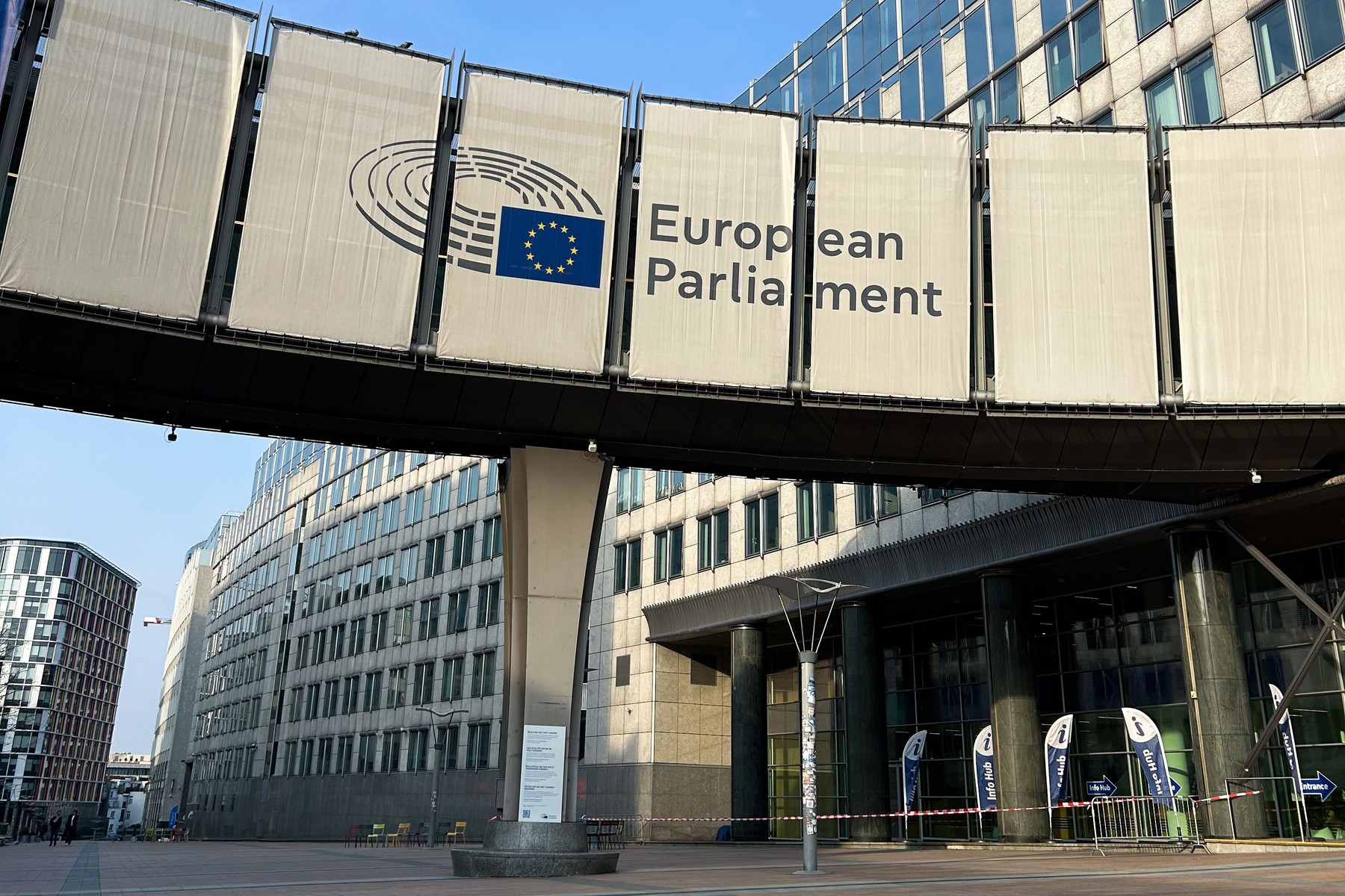 Percheziții la Parlamentul European, într-o anchetă privind deturnarea a milioane de euro. În vizor, un fost grup de extremă dreapta