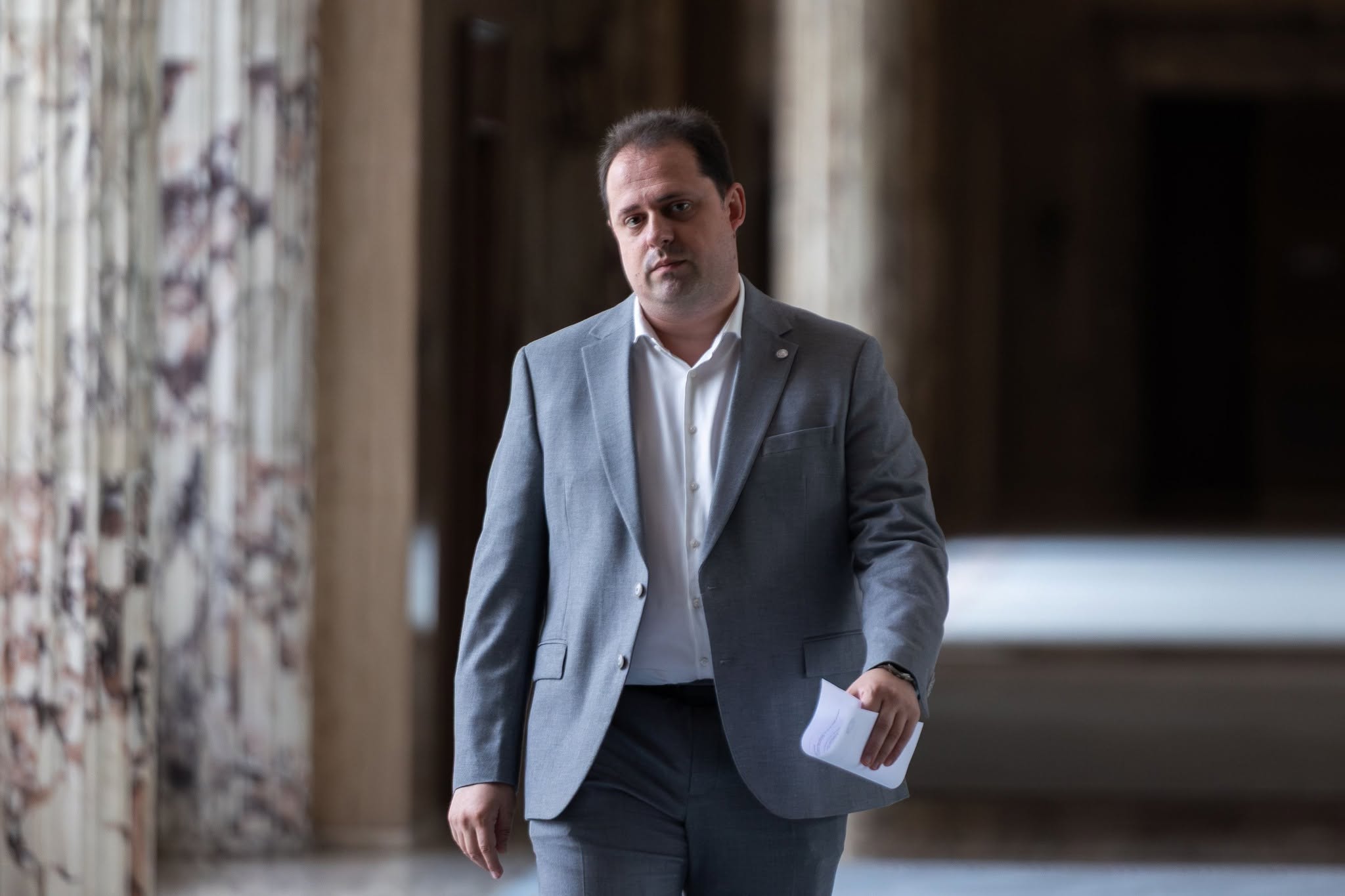 Secretarul general al Guvernului, Dan Reşitnec, a fost eliberat din funcţie la cerere. Cine îi preia atribuţiile