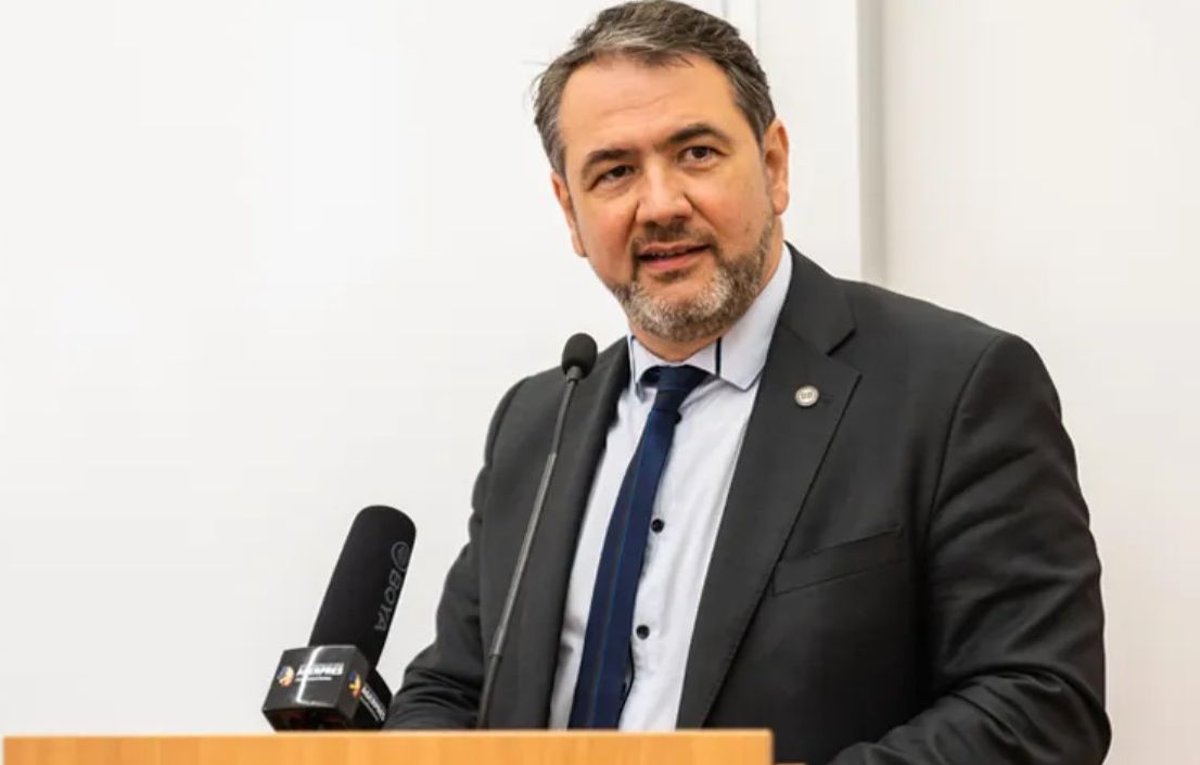 Sorin Costreie vrea să elimine birocrația din școli. Experimentul propus de ministrul Educației
