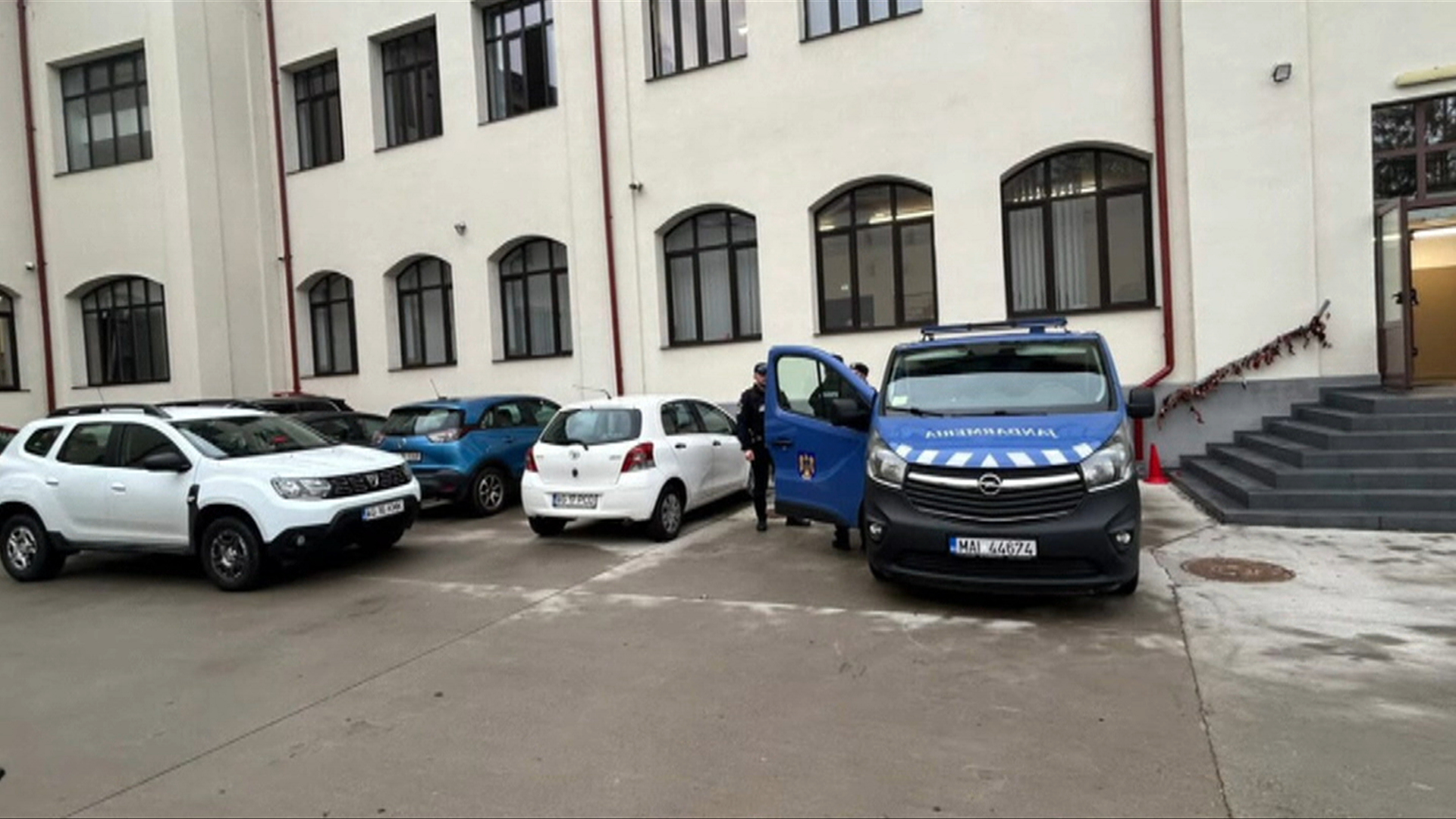 Un elev de 15 ani a înjunghiat un coleg la un liceu din Pitești. Băiatul rănit a ajuns la spital