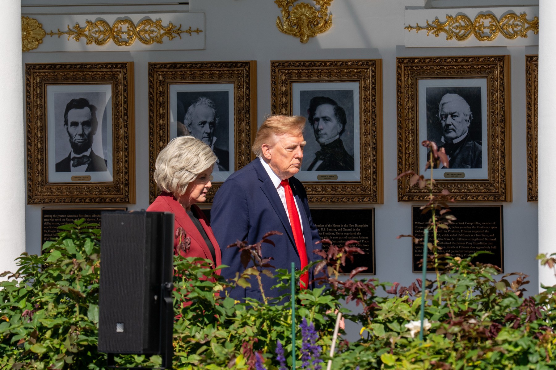 Casa Albă amenință Politico. Seria de articole care l-a enervat pe Trump și pe care acum le vrea șterse. „Consecințe nedeterminate”