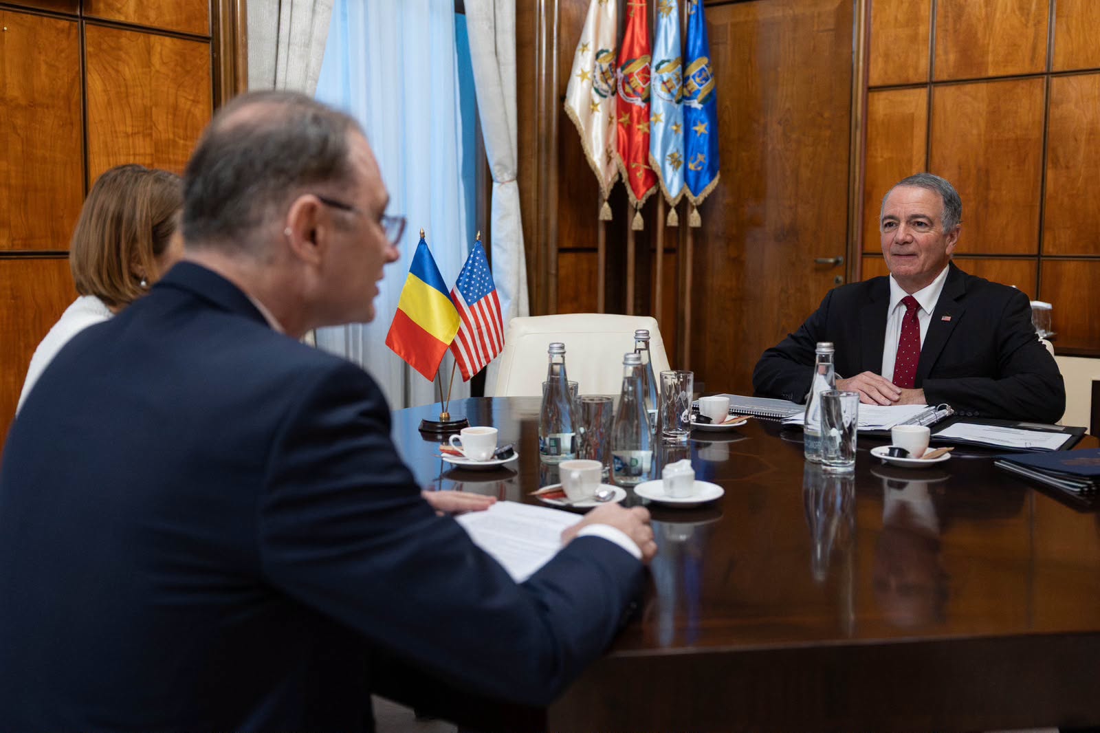 Luca Niculescu, după întâlnirea cu ambasadorul SUA la București: „Ne dorim să dăm un nou impuls acestei cooperării”