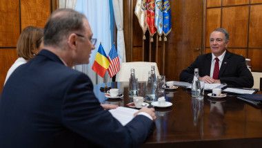 Premierul Luca Niculescu și ambasadorul SUA la Bucureşti, Darryl Nirenberg