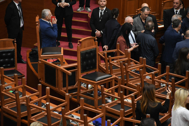 bataie parlament tirana albania