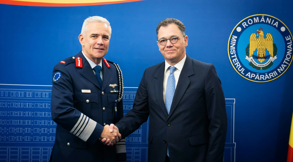 Ministrul Oprea, întâlnire cu preşedintele Comitetului Militar al UE: Continuăm înzestrarea armatei cu tehnică şi echipamente moderne