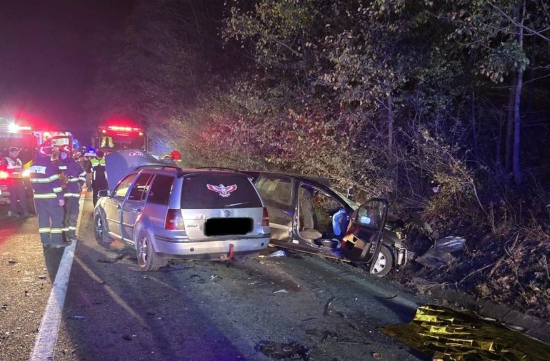Accident grav pe Valea Oltului: Două femei au murit după ce o mașină s-a izbit de un TIR și a fost proiectată într-un alt autoturism